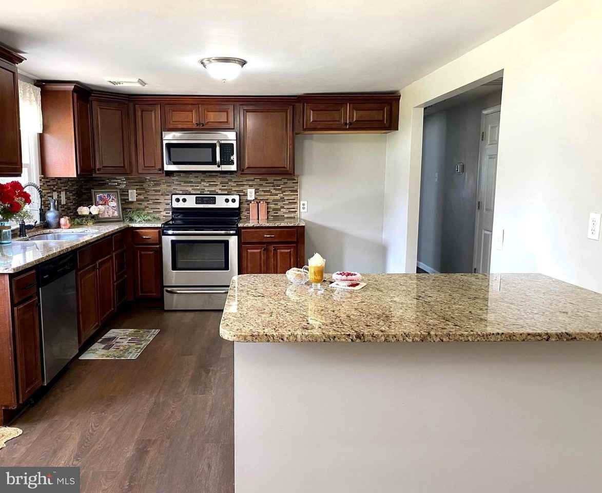 425 Weidman Ave - Photo 3 of 18