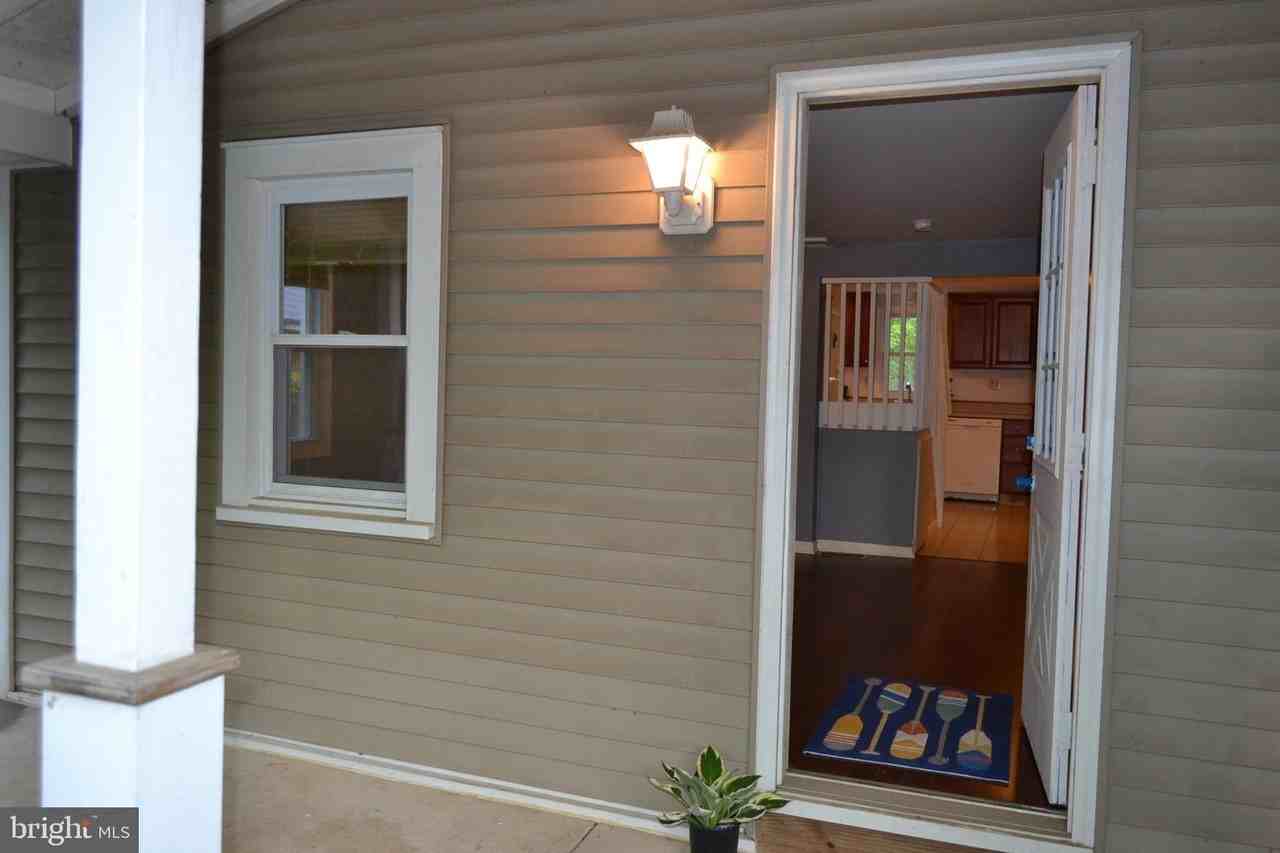 7201 Swagger Rd - Photo 3 of 33