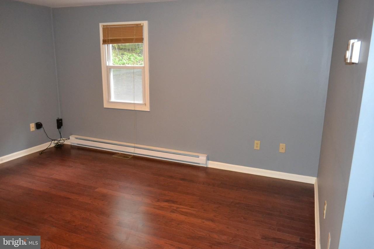 7201 Swagger Rd - Photo 5 of 33