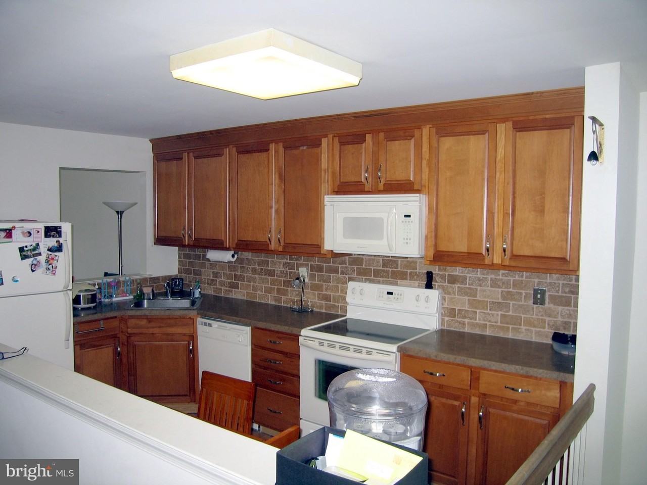 18010 Beacon Hill Dr - Photo 3 of 12
