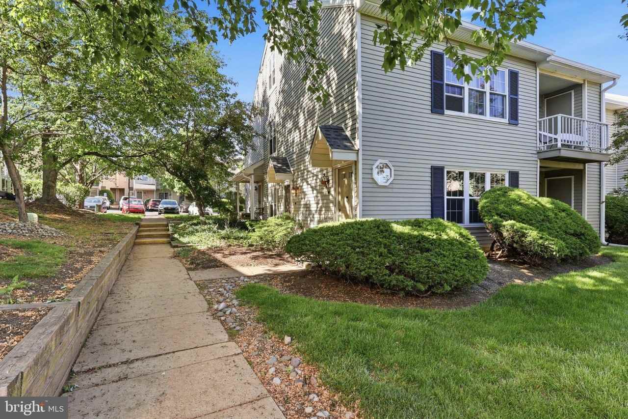 1708 Society Pl - Photo 2 of 24