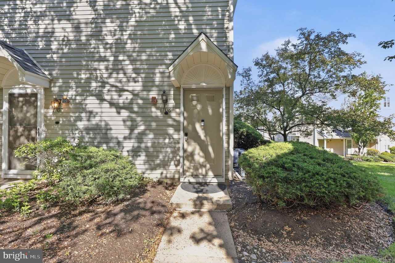 1708 Society Pl - Photo 3 of 24