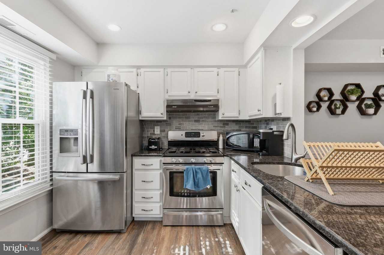 1708 Society Pl - Photo 4 of 24