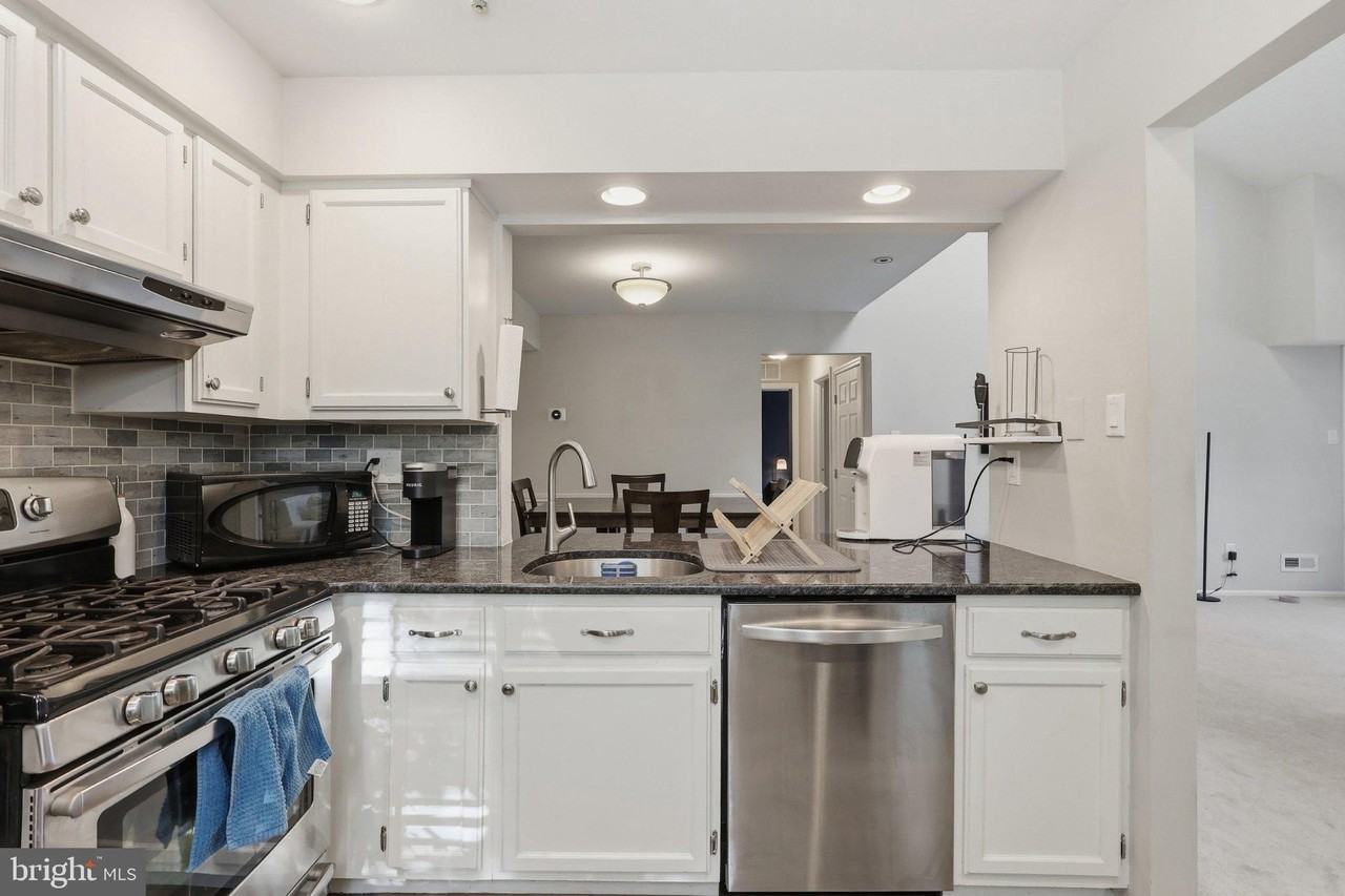 1708 Society Pl - Photo 5 of 24