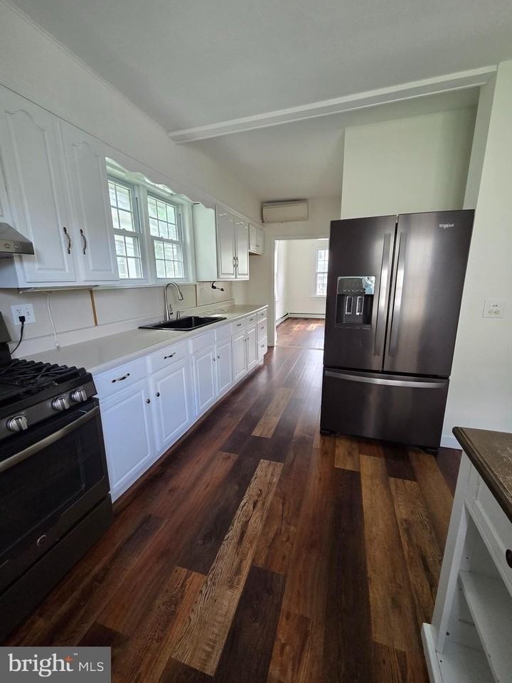 200 Marshall St - Photo 3 of 24