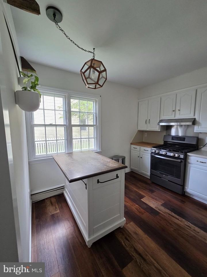 200 Marshall St - Photo 5 of 24