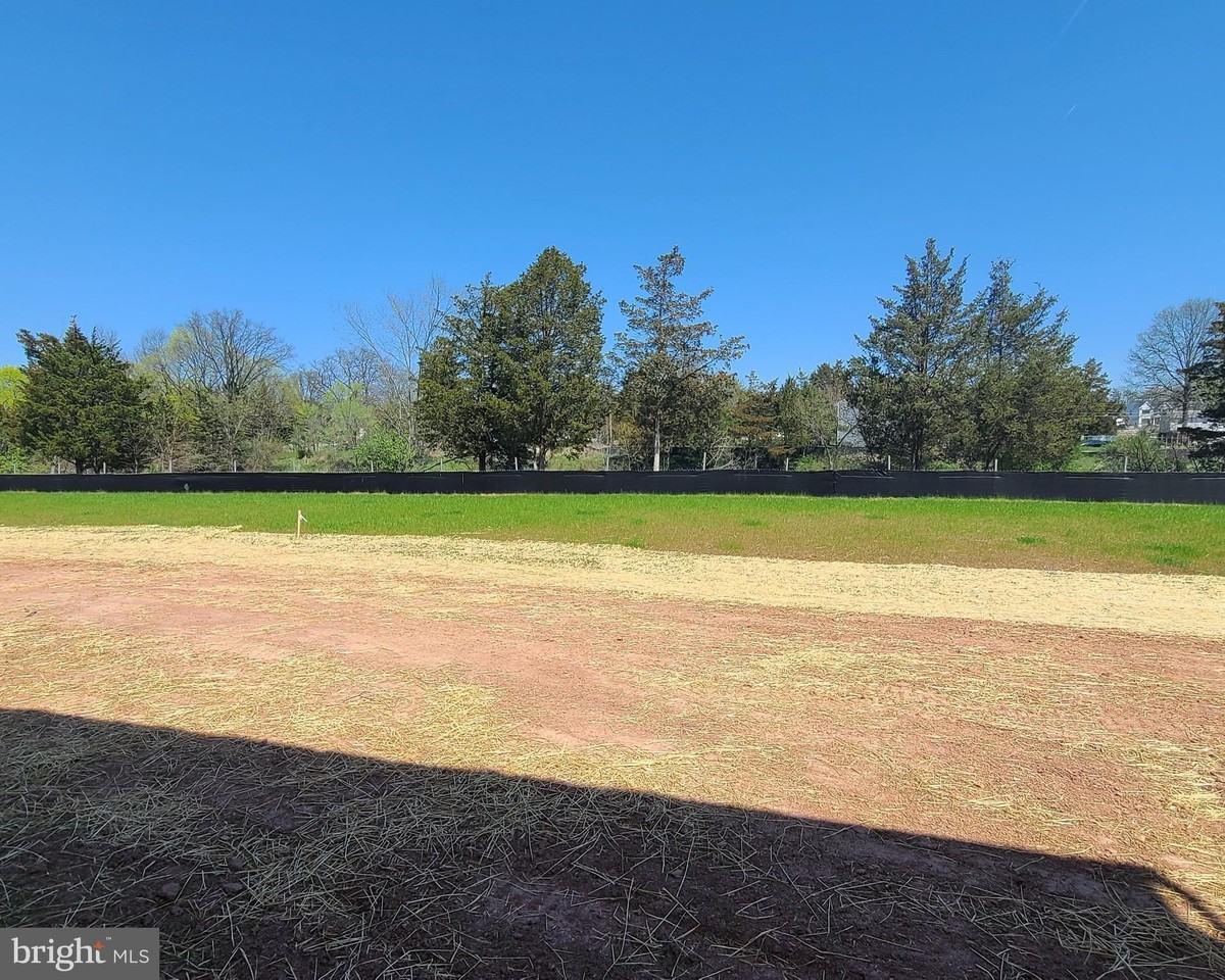 874 Peaceful Ln - Photo 5 of 27