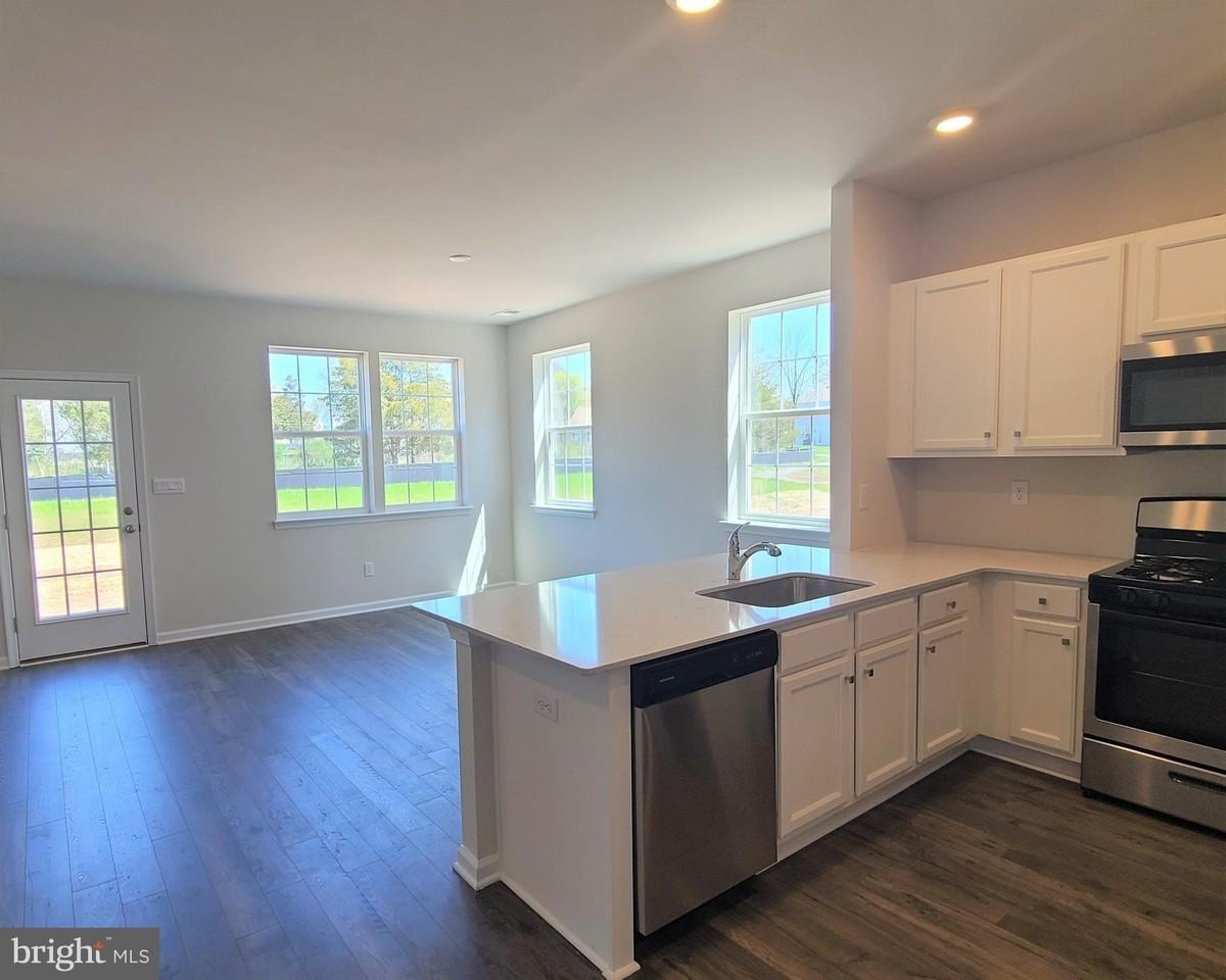 874 Peaceful Ln - Photo 7 of 27