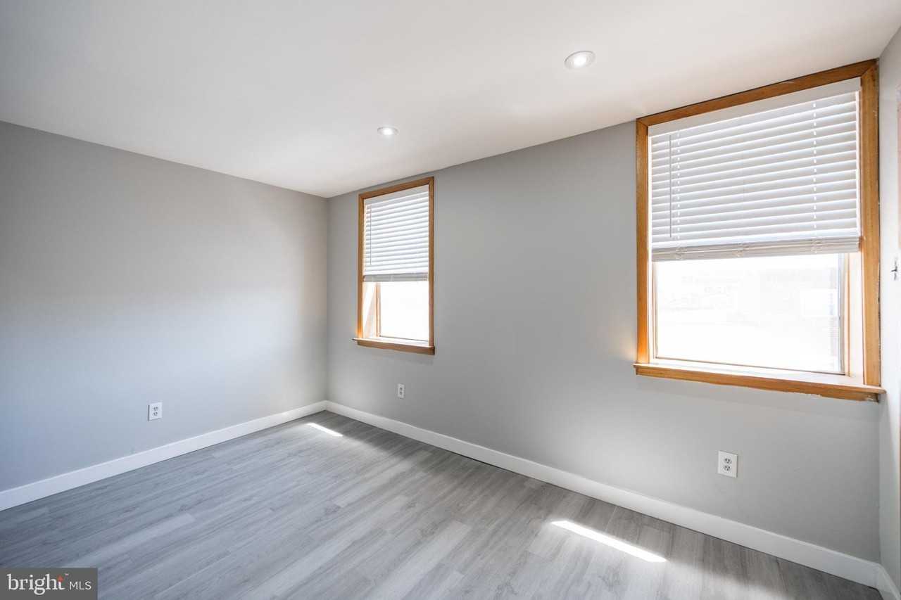 734 S 9th St #4F - Photo 7 of 11