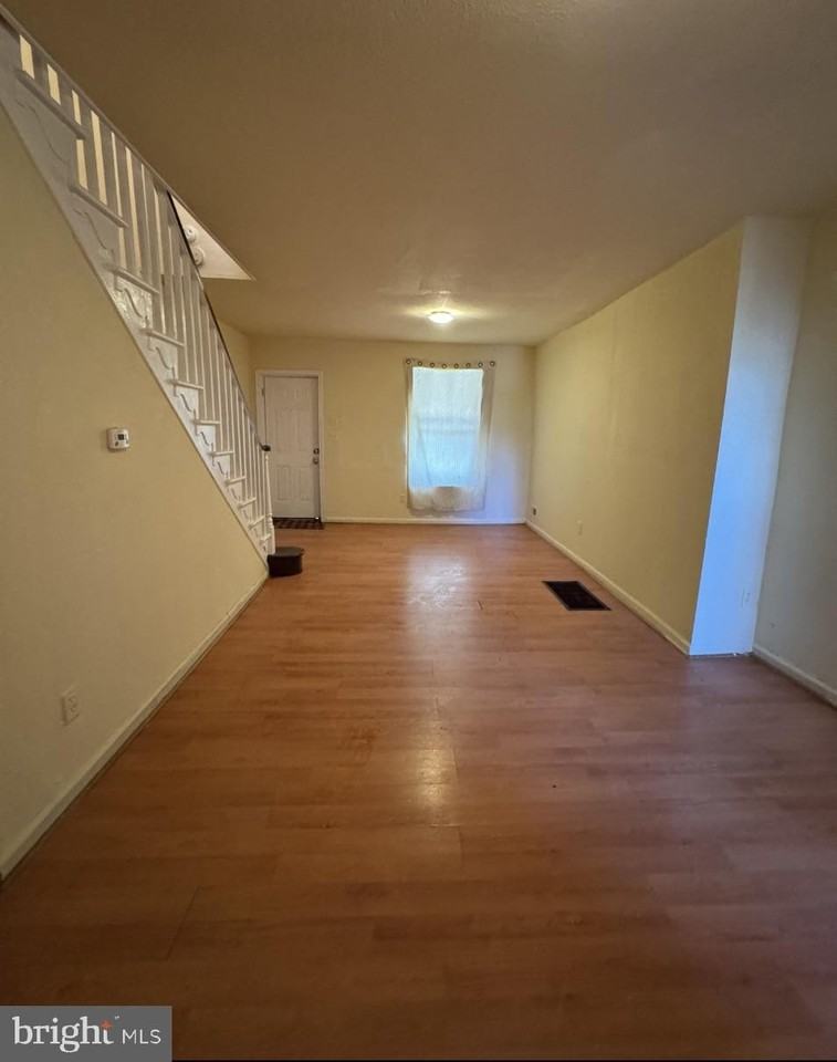 5515 Crowson St - Photo 2 of 10