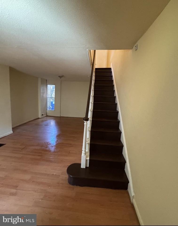 5515 Crowson St - Photo 6 of 10