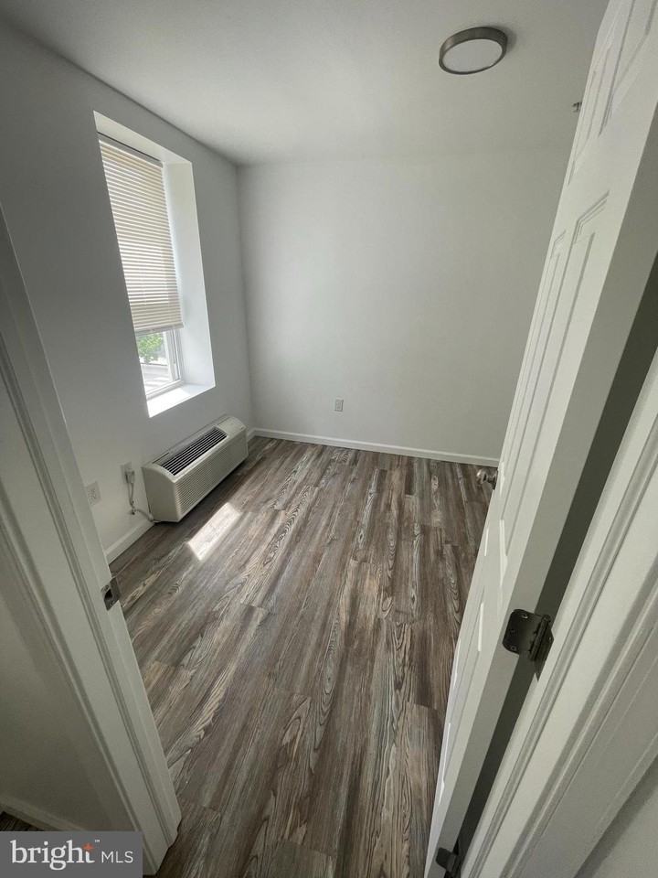 1601 W Tioga St - Photo 3 of 4