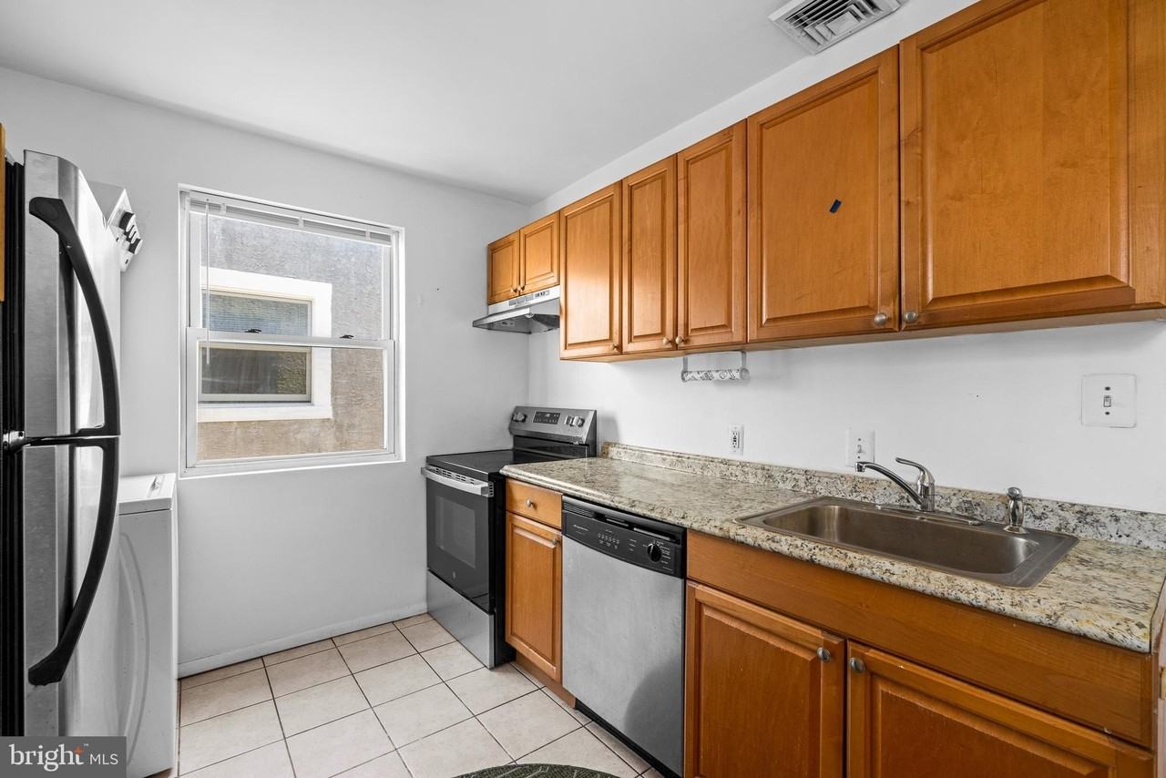 4617 Locust St #2 - Photo 4 of 13