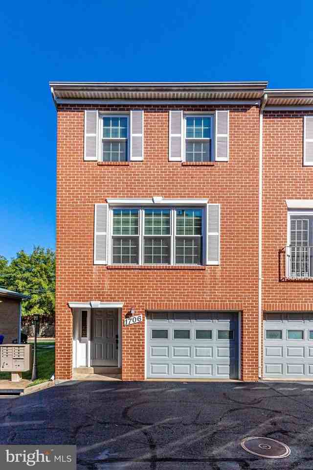 1706 S Edgewood St - Photo 2 of 50