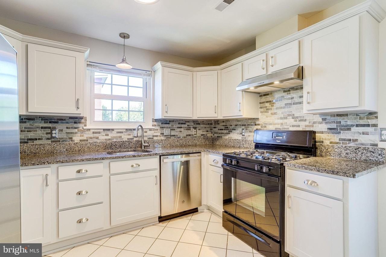 1706 S Edgewood St - Photo 4 of 50