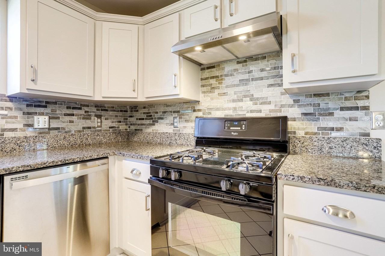 1706 S Edgewood St - Photo 6 of 50