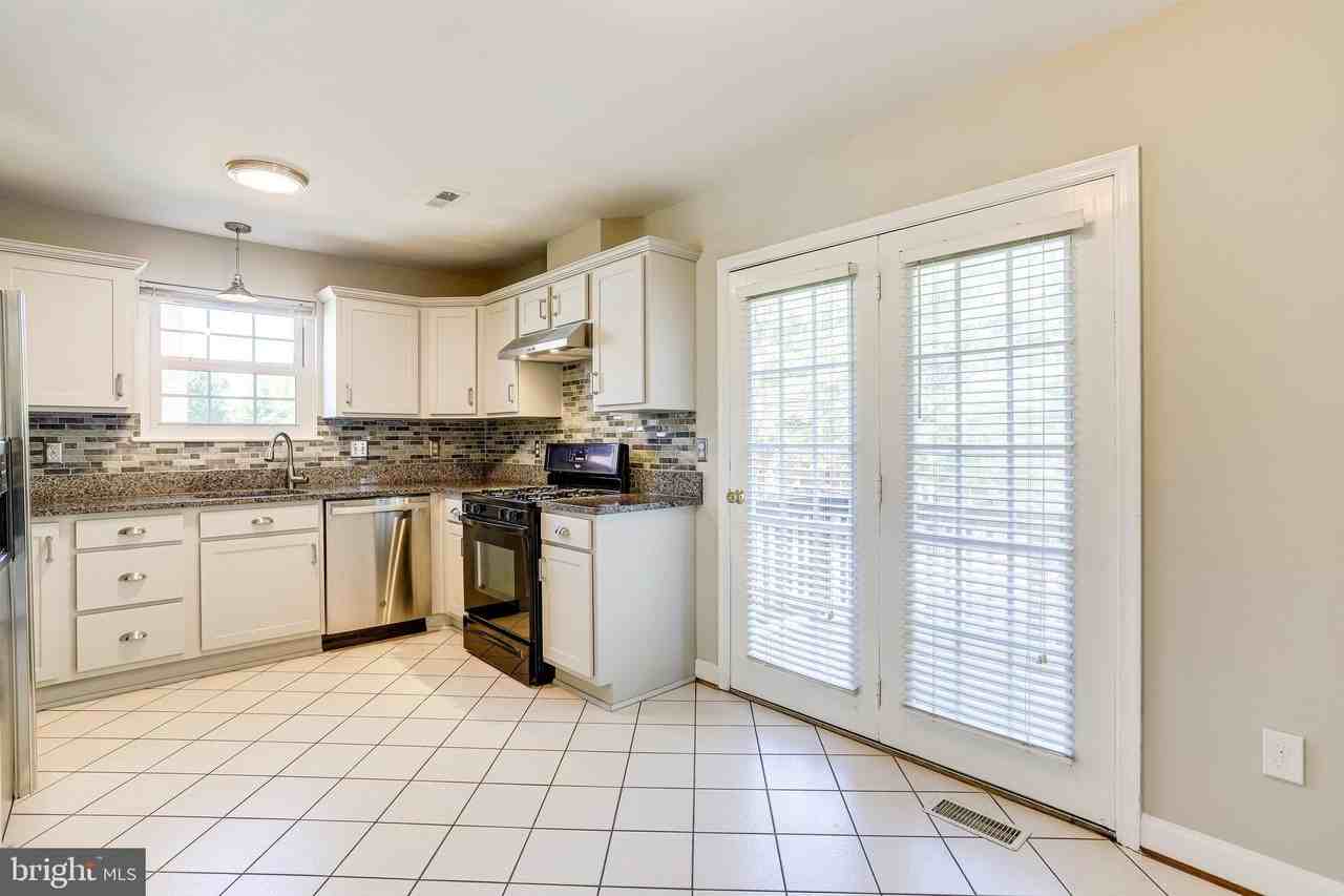 1706 S Edgewood St - Photo 7 of 50