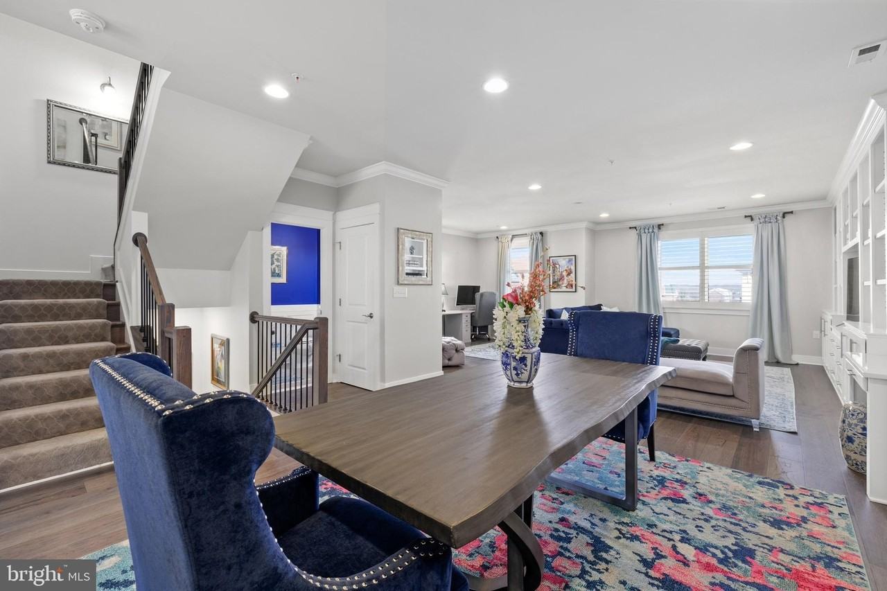 621 Bluemont Ave - Photo 4 of 50