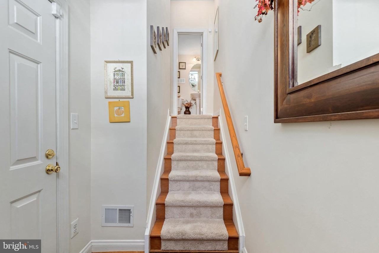 5114 Oneill Ln - Photo 4 of 50