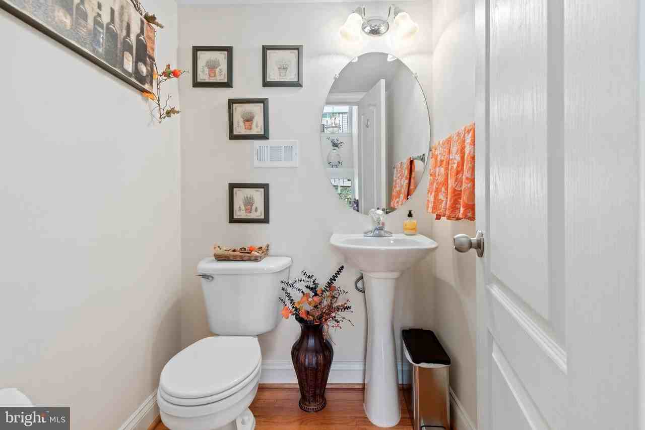 5114 Oneill Ln - Photo 5 of 50