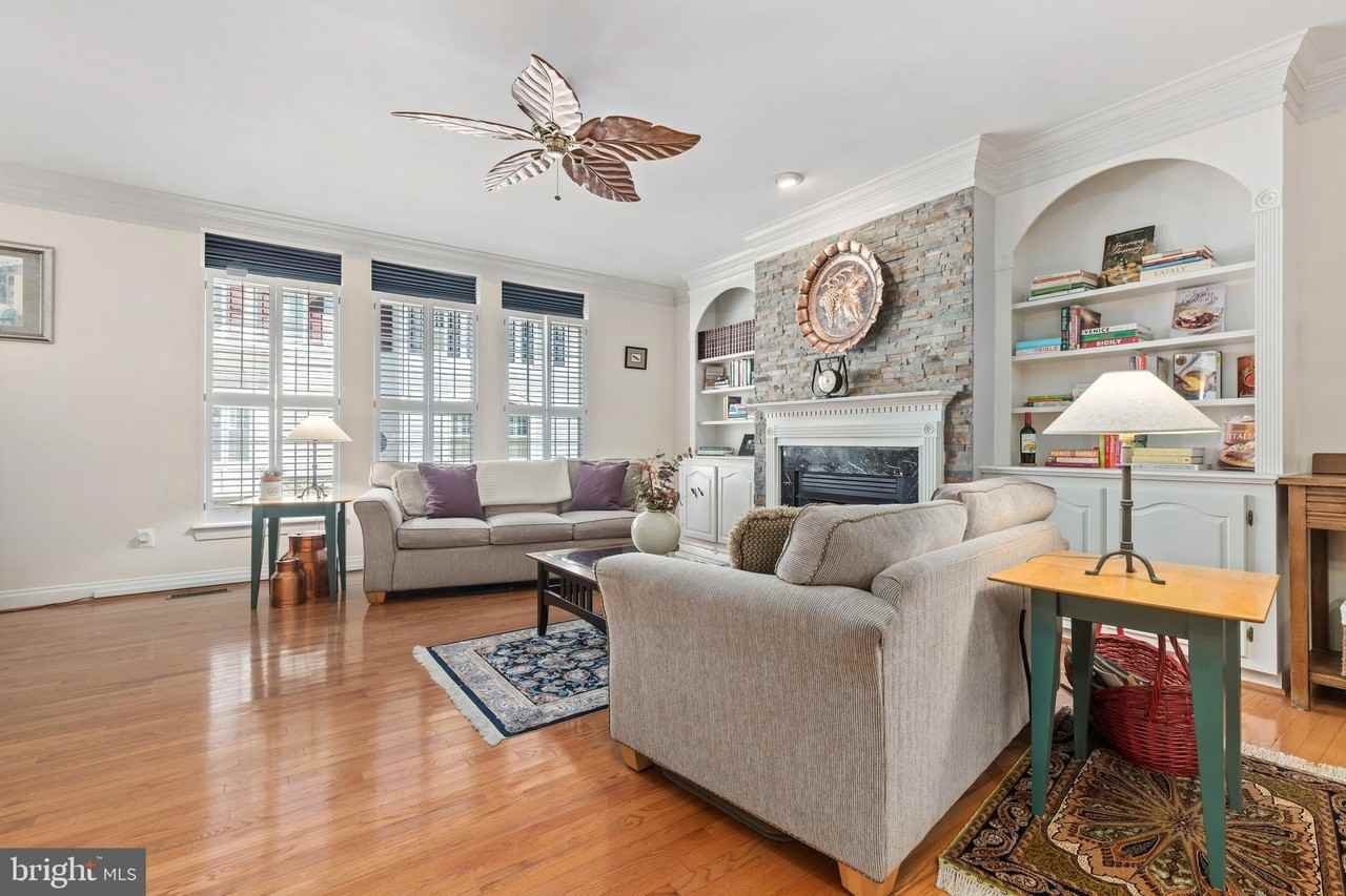 5114 Oneill Ln - Photo 6 of 50