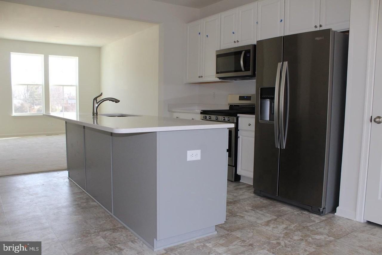 130 Metcalf Ter - Photo 7 of 22