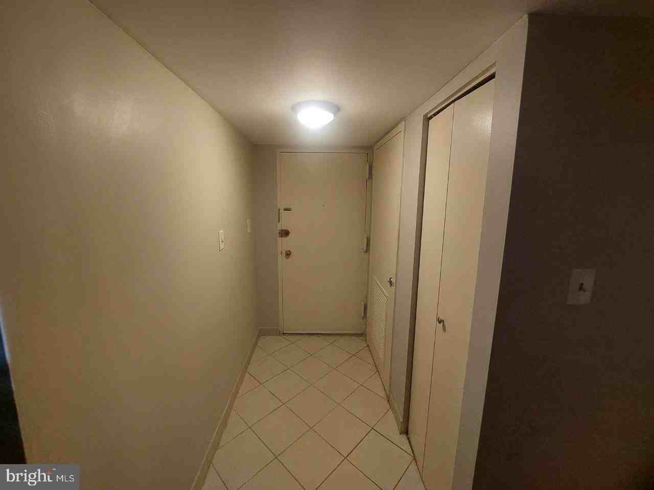1523 Northgate Sq #1523-1B - Photo 3 of 12