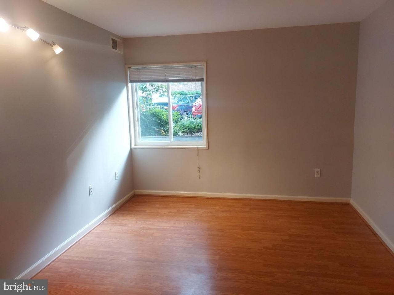 1523 Northgate Sq #1523-1B - Photo 6 of 12