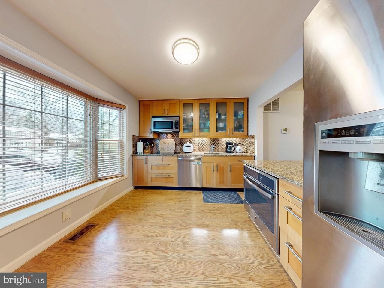 7302 Rolling Oak Ln - Photo 5 of 36