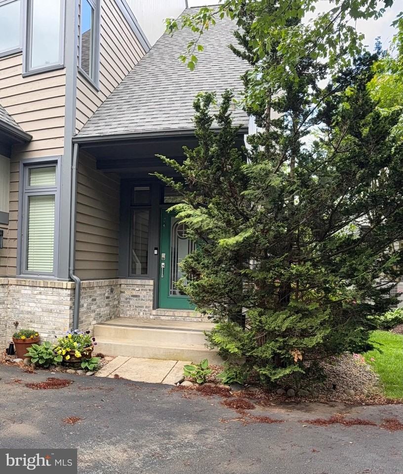 1472 Waterfront Rd - Photo 4 of 31