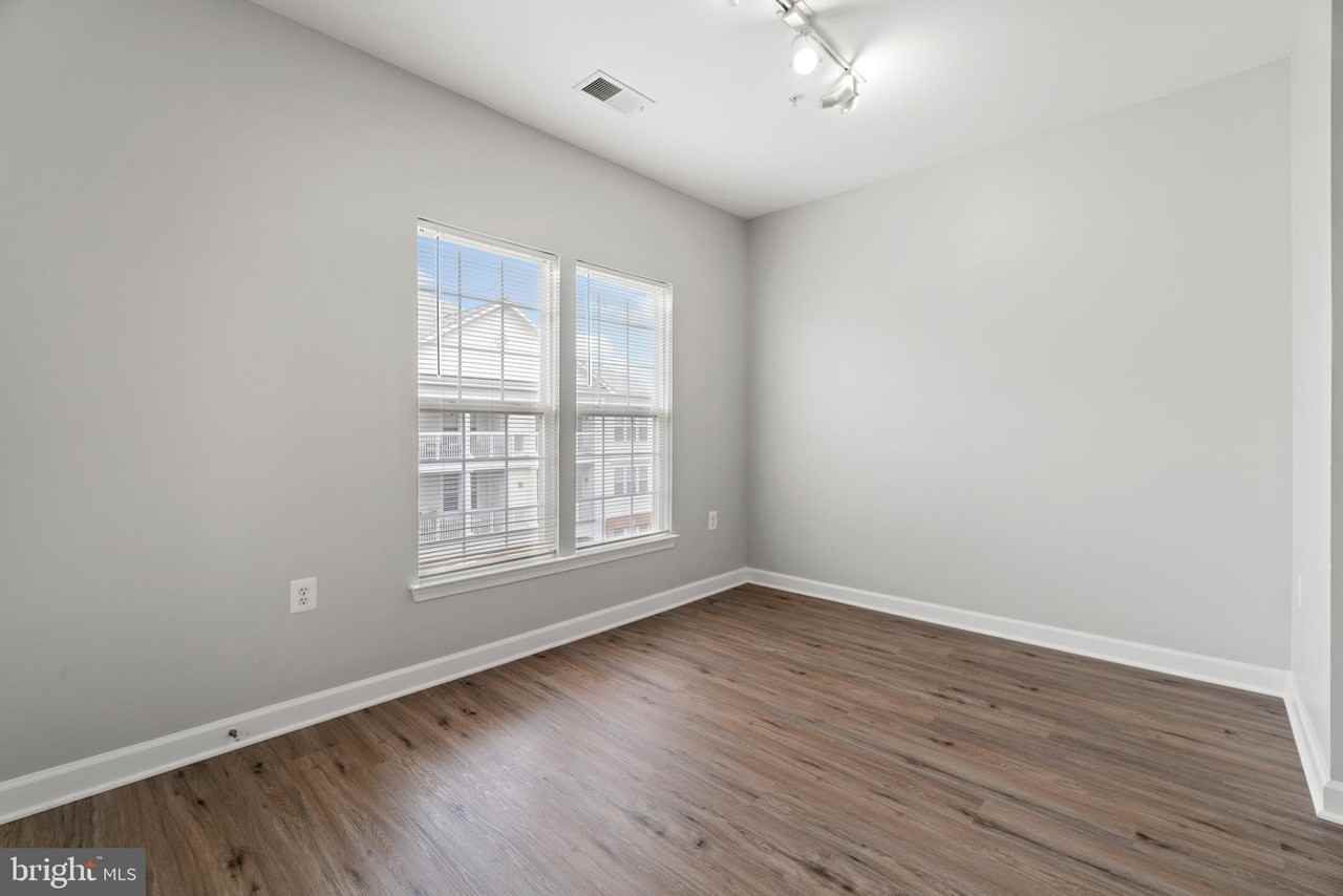 42496 Mayflower Ter #302 - Photo 5 of 29