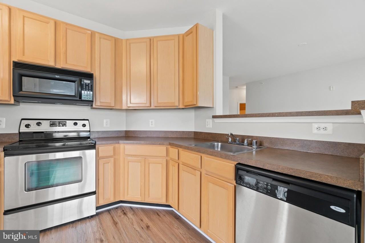 42496 Mayflower Ter #302 - Photo 7 of 29