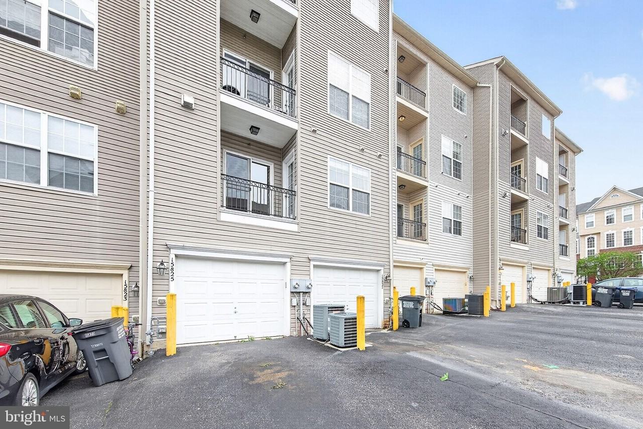 15825 John Diskin Cir - Photo 2 of 43