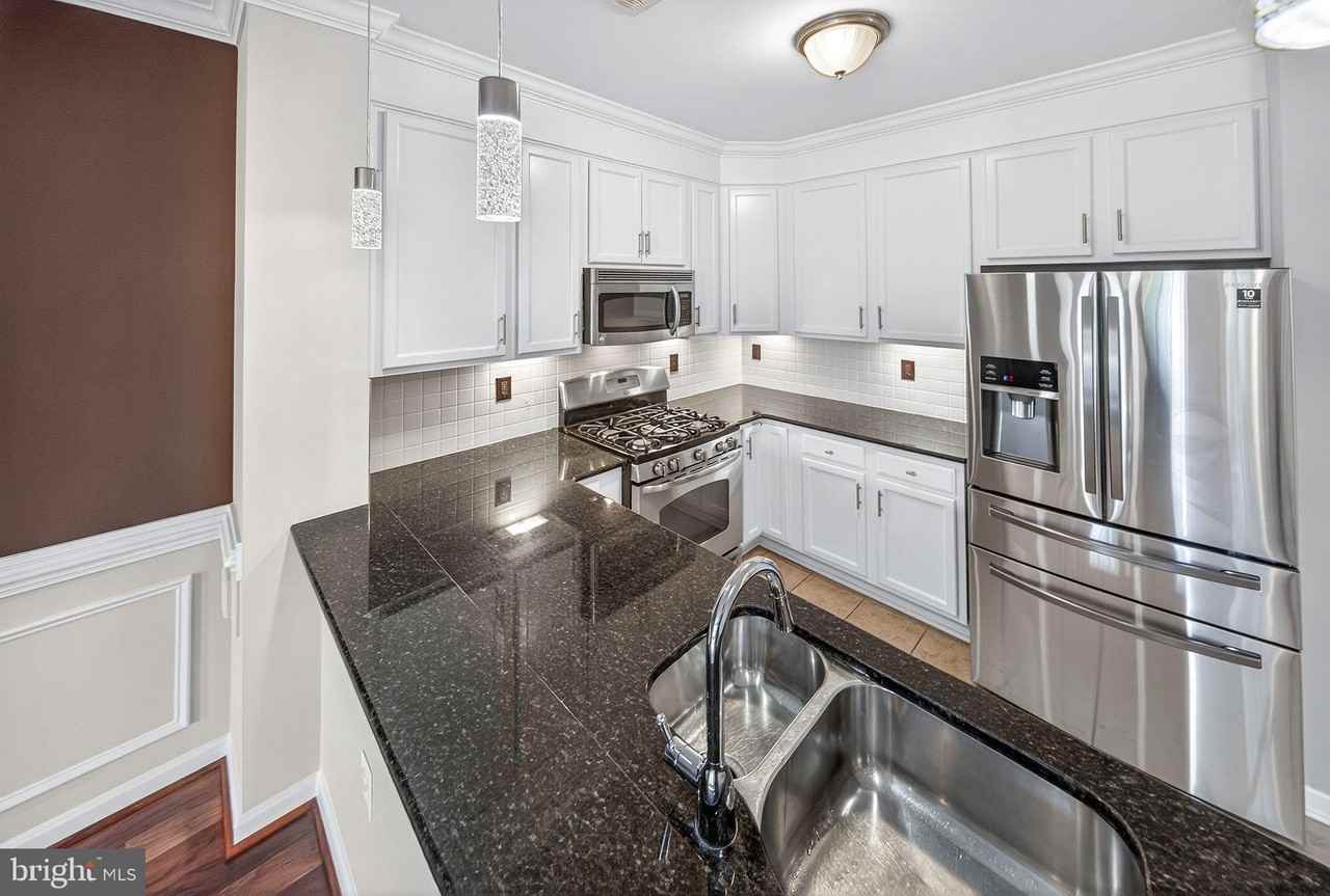 15825 John Diskin Cir - Photo 3 of 43