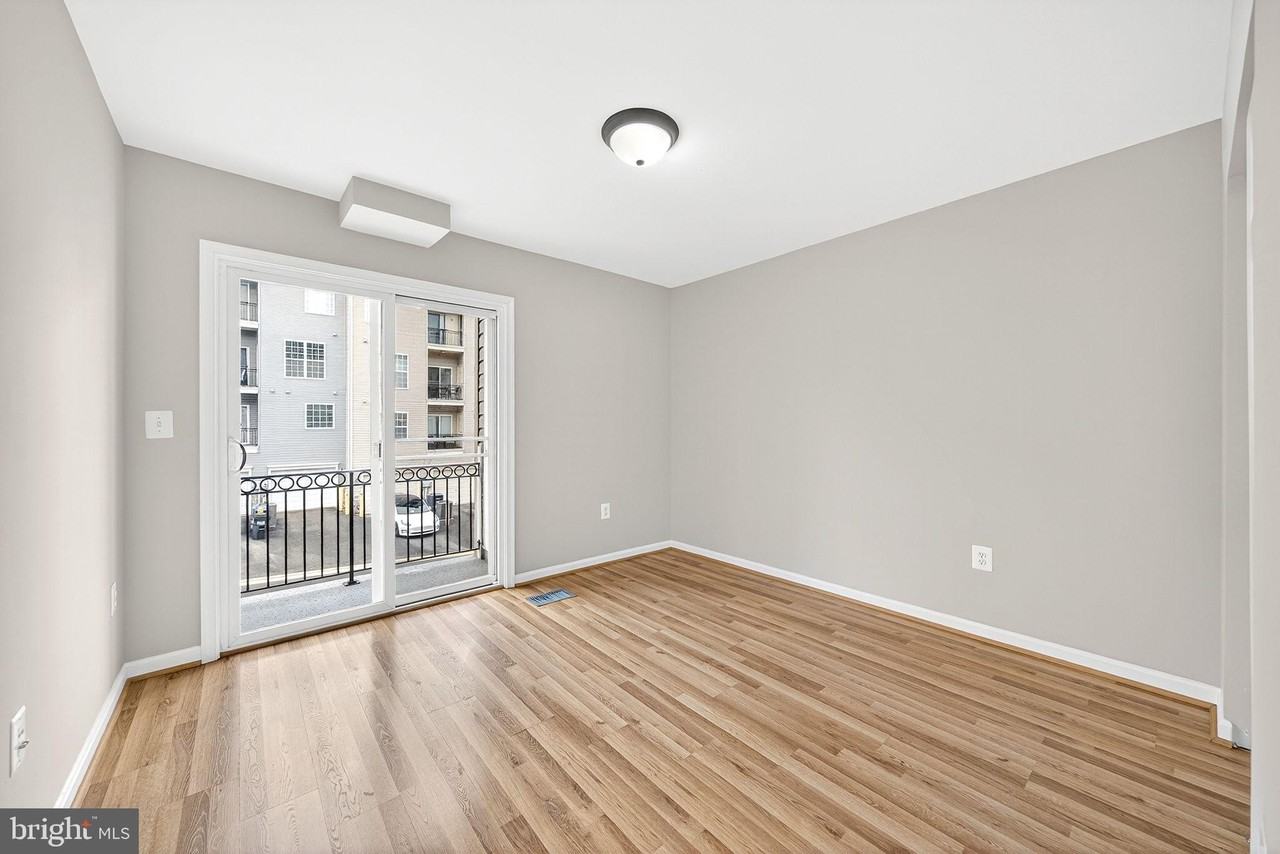 15825 John Diskin Cir - Photo 7 of 43