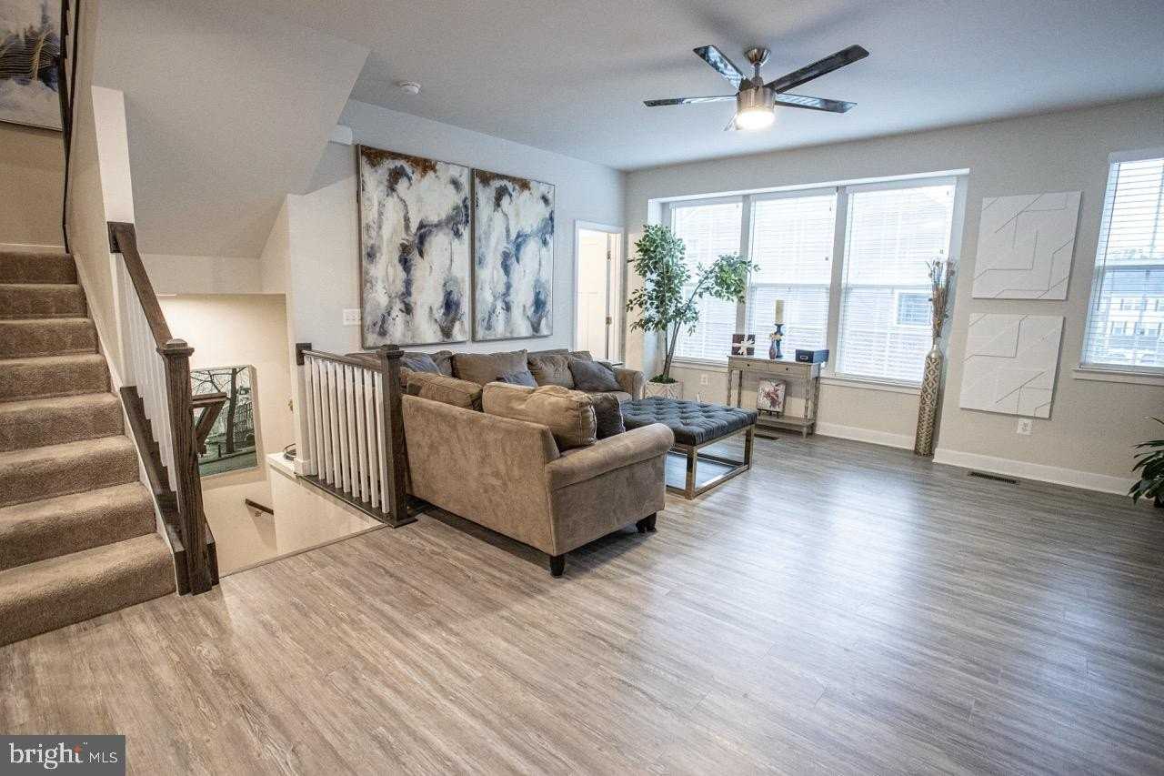 7821 Cove Point Dr - Photo 6 of 49