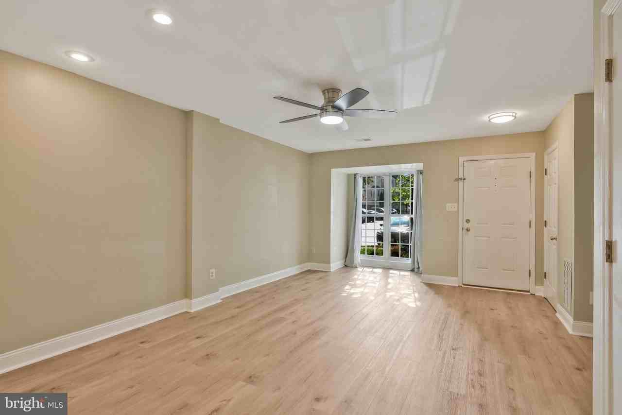 8872 Stable Forest Pl - Photo 5 of 32