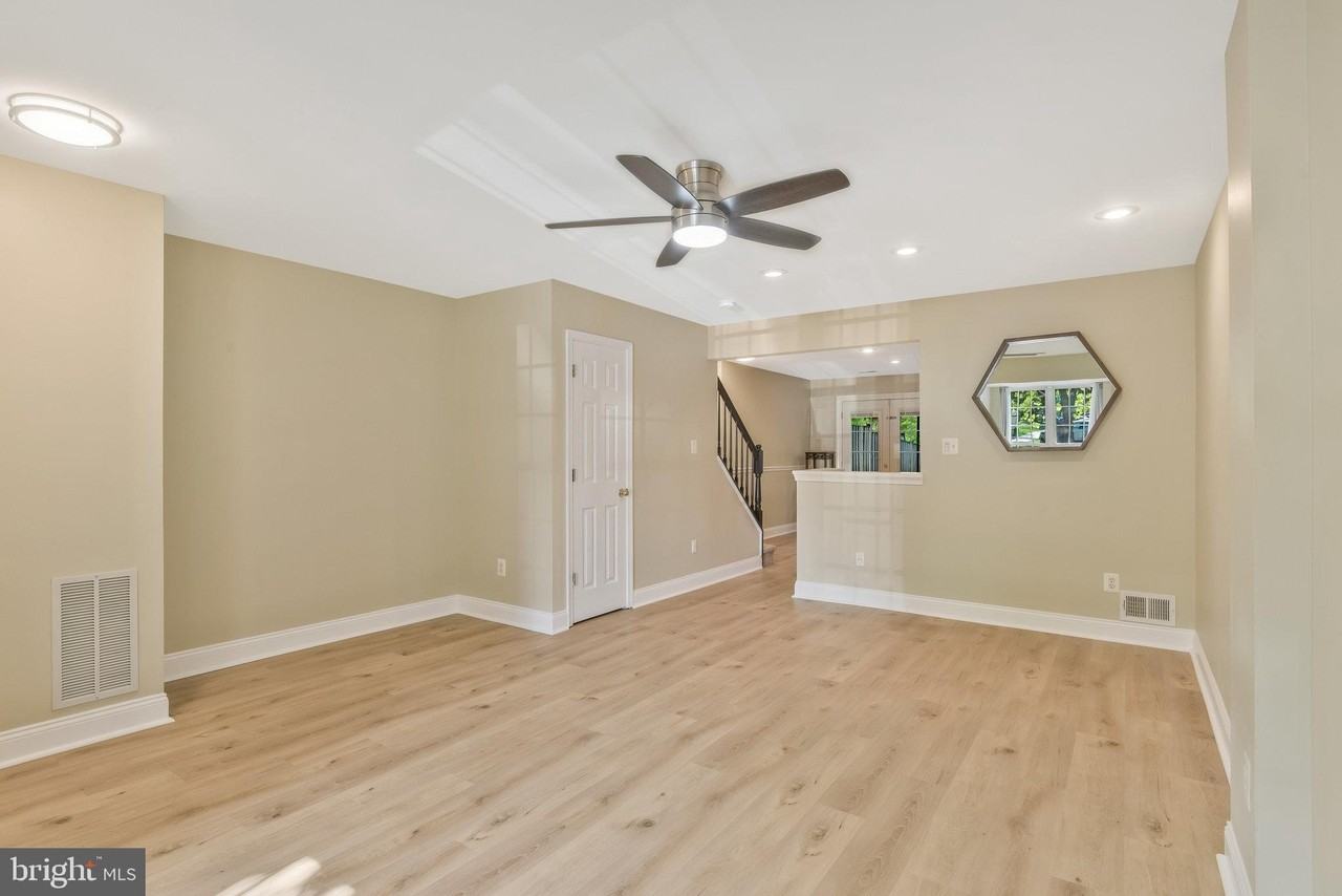 8872 Stable Forest Pl - Photo 6 of 32