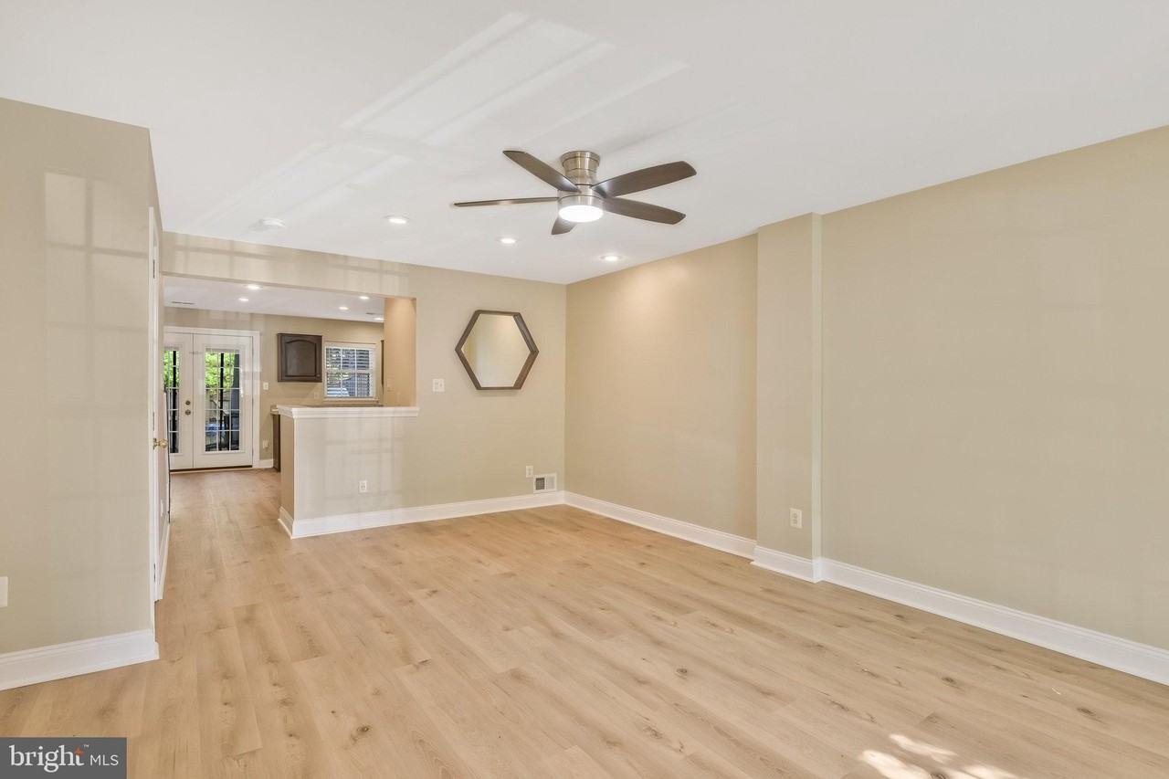 8872 Stable Forest Pl - Photo 7 of 32