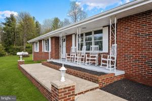 featured image of 436 Castleton Ford Rd