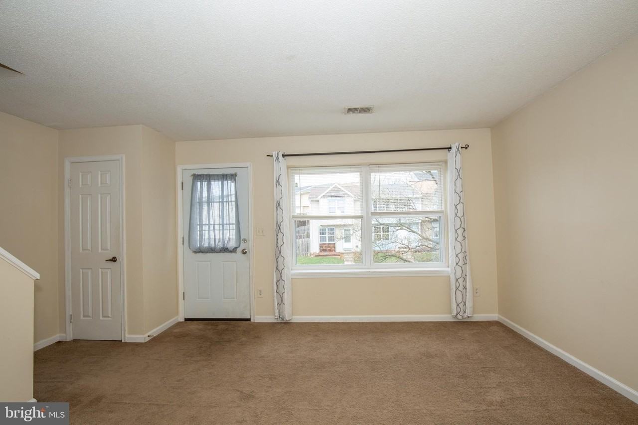28 Talcon Ct - Photo 4 of 35