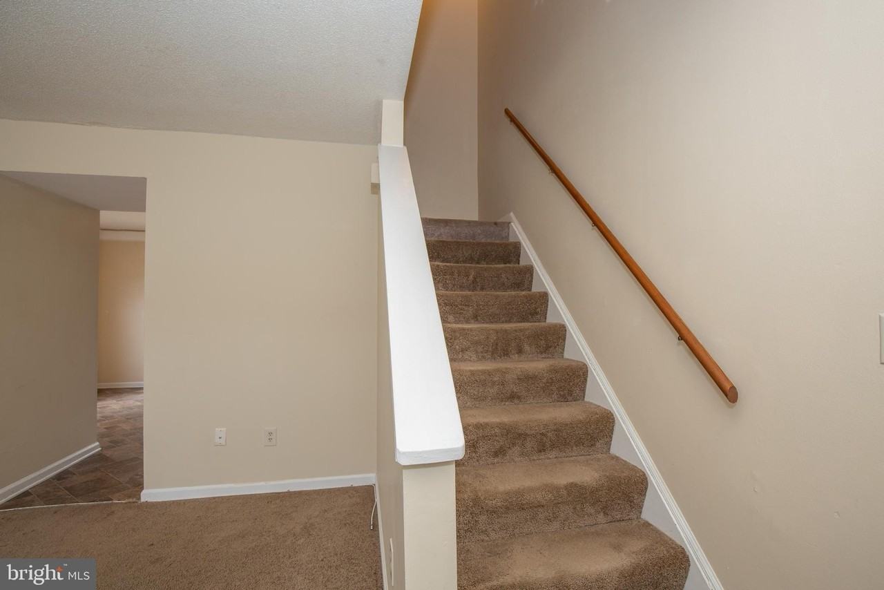 28 Talcon Ct - Photo 7 of 35