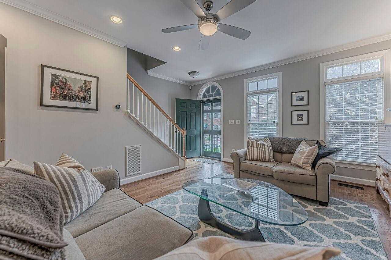 106 Hatfield Ln - Photo 3 of 29