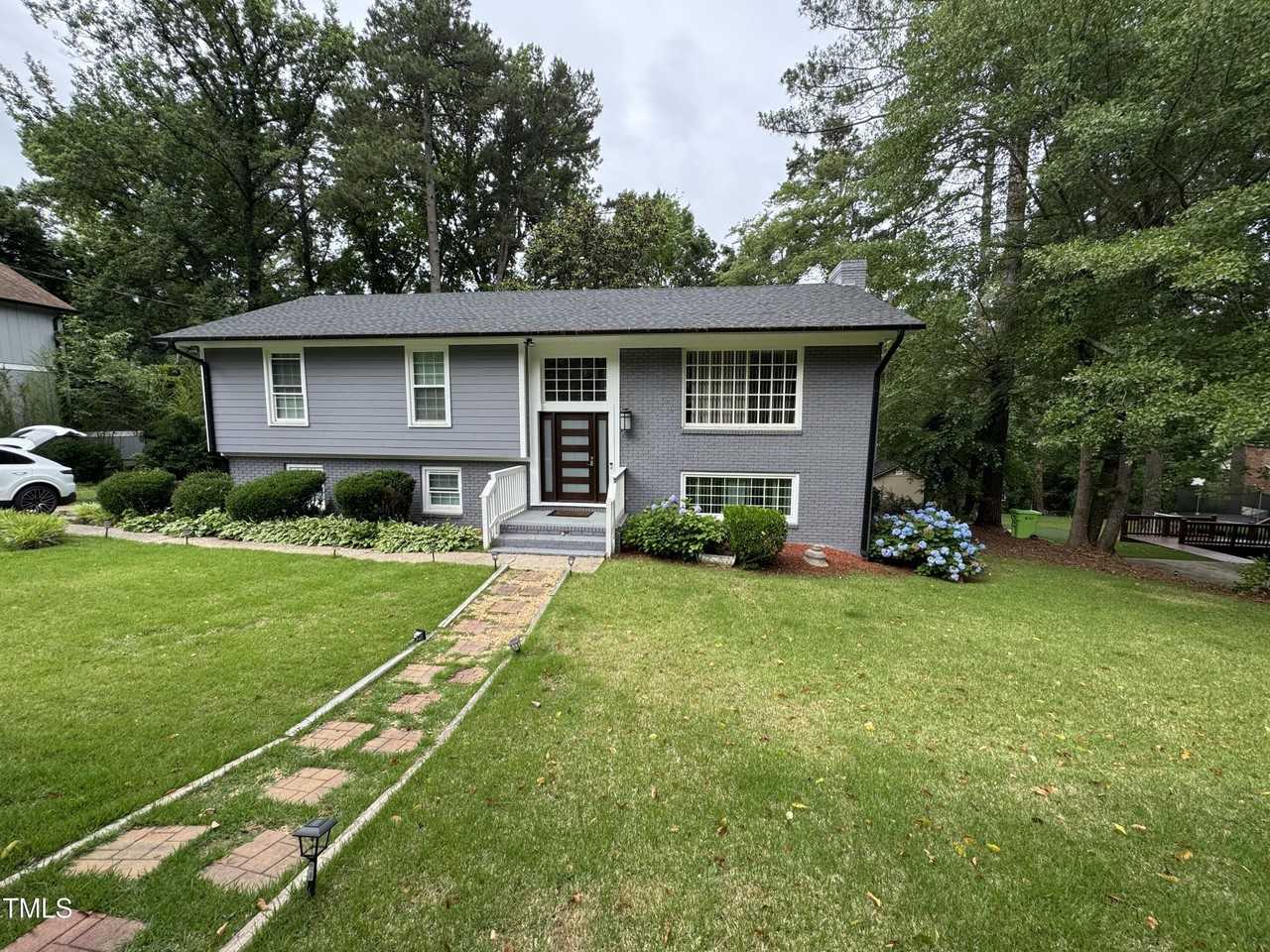 1513 Shelley Rd - Photo 2 of 24