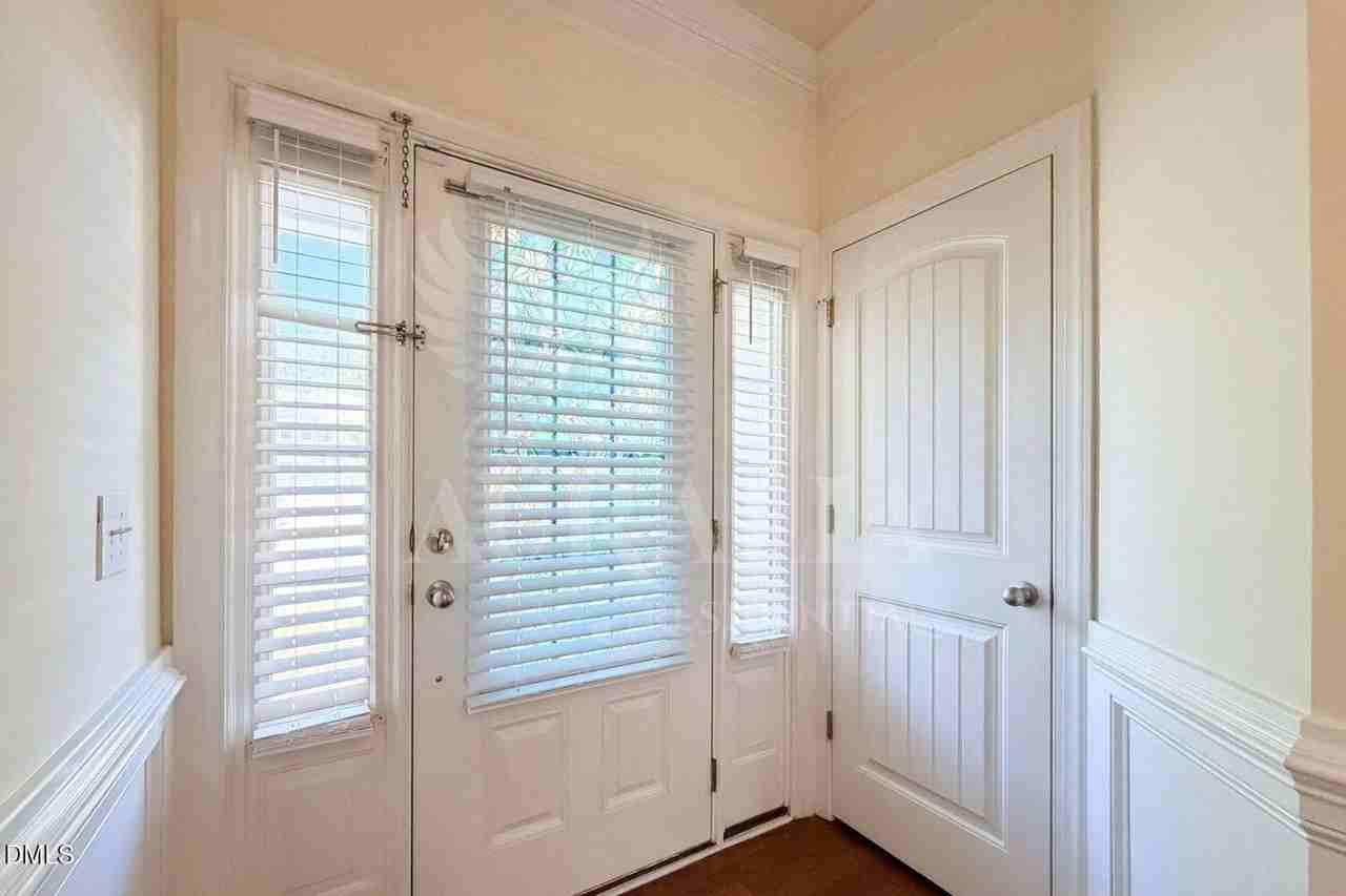 2135 Junewood Ln - Photo 3 of 48