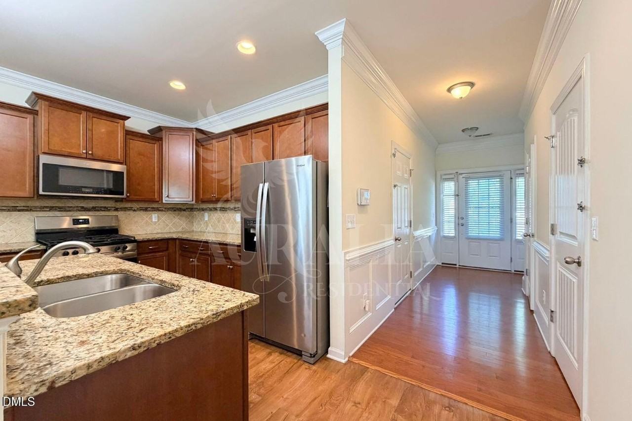 2135 Junewood Ln - Photo 4 of 48
