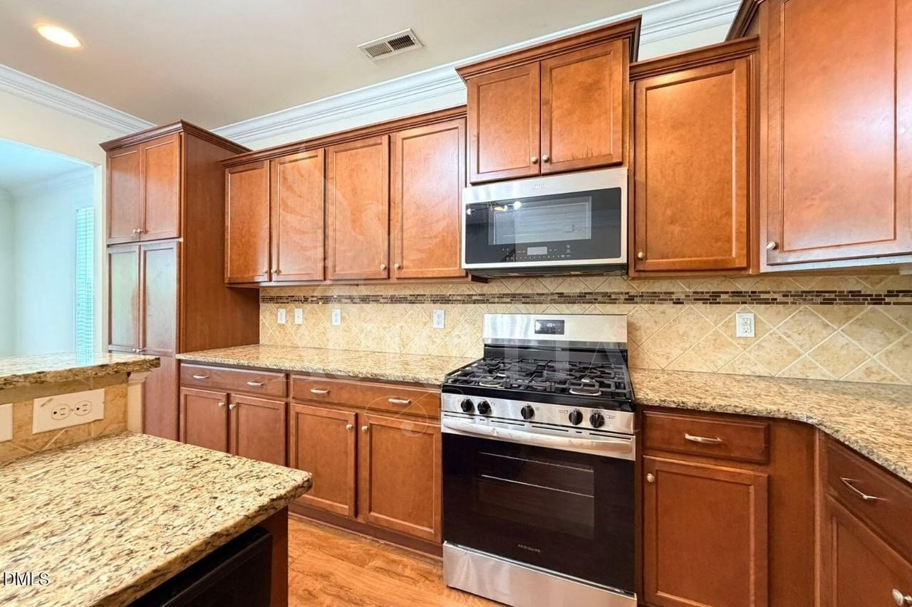 2135 Junewood Ln - Photo 5 of 48