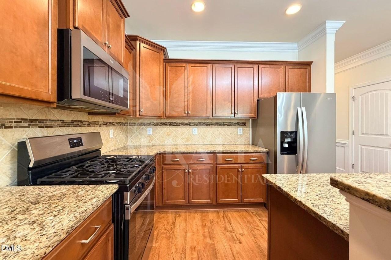 2135 Junewood Ln - Photo 6 of 48