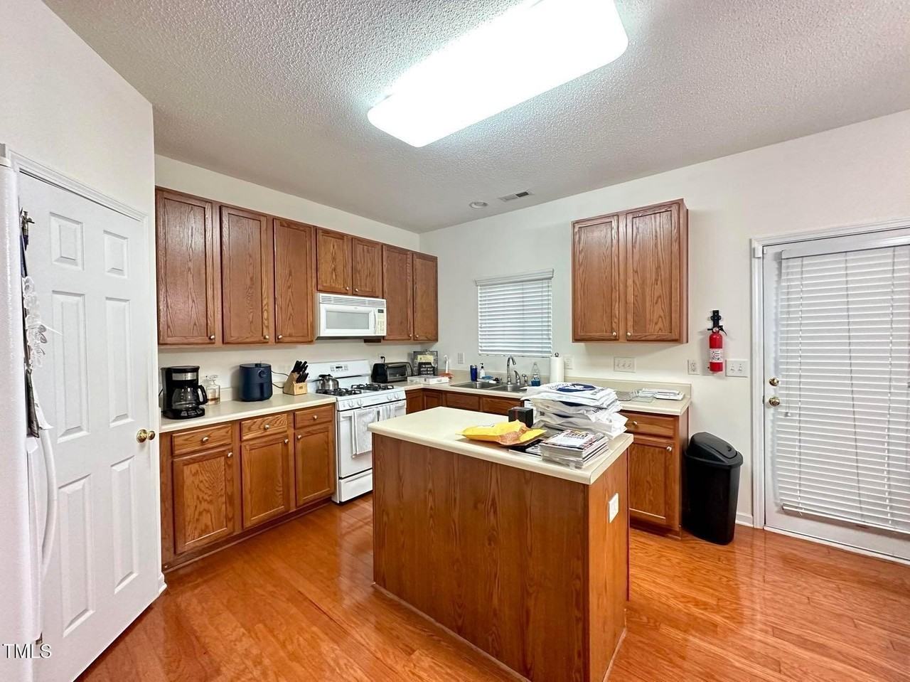 114 Graystar Rd - Photo 6 of 14