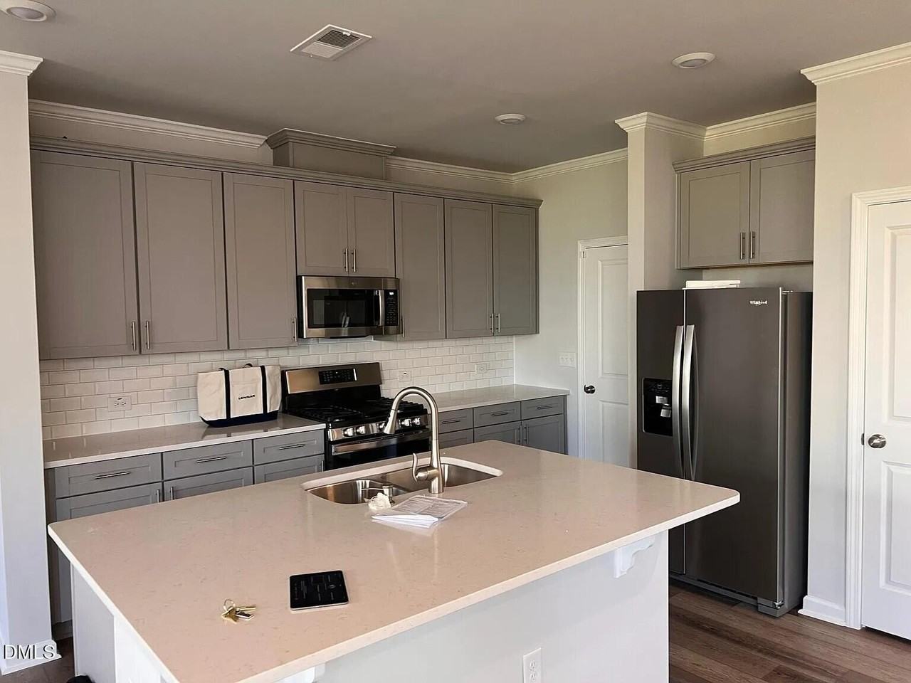 1019 Gemma Dr - Photo 3 of 33